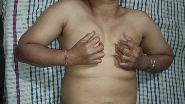 MHM: "esposa real provocando a si mesma e apertando seus peitos -...