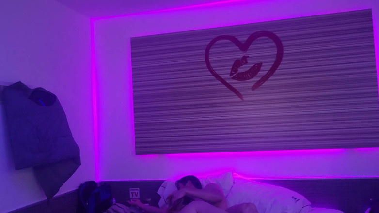 Crystal Phoenix: Een Vent Neukt Me in De Hotelkamer