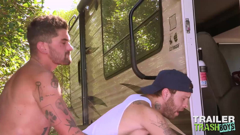 Trailer Trash Boys: Gay Chris Damned šuká Beaux Morgan