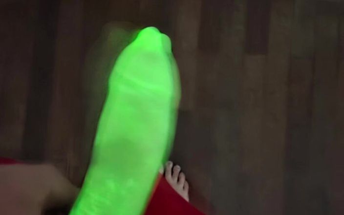 Lkdick8: Neon prezervatiften fotoğraflar