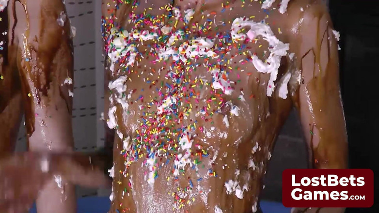 Lost Bets Games: 스트립 봉의 스릴 넘치는 2 대 2 게임을위한 멋진 포섬