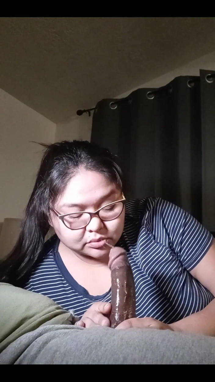 DeesDeepThroat: 同一视频。没有削减。仅限电话版本