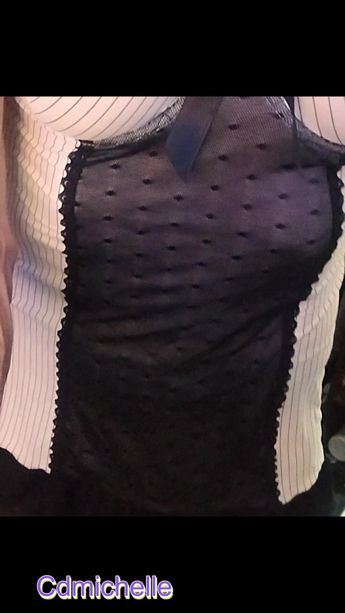 Crossdressers Cd Michelle wearing sexy lingerie: Trav con le calze