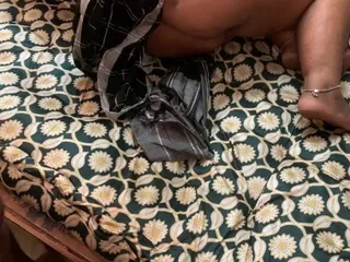 Tamil tía chupando polla de chicos vecinos y follada al estilo perrito