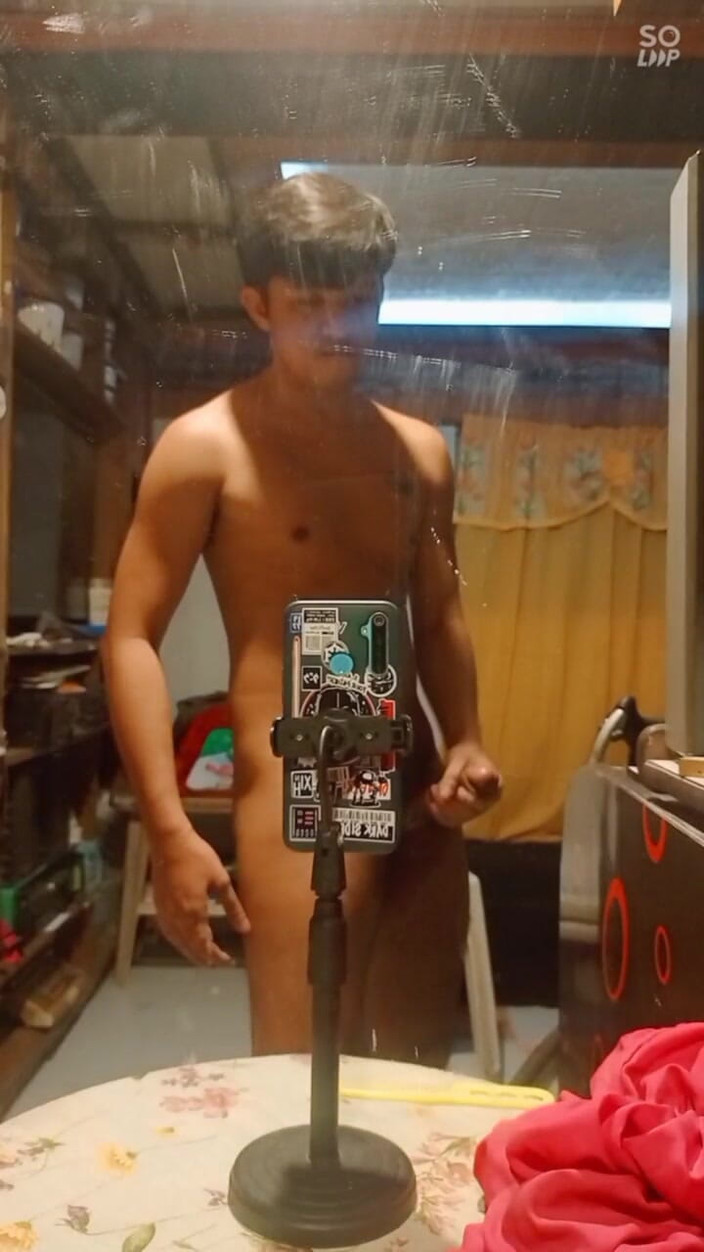 Rent A Gay Productions: Il Giovane Gay Philippino Diventa Eccitato