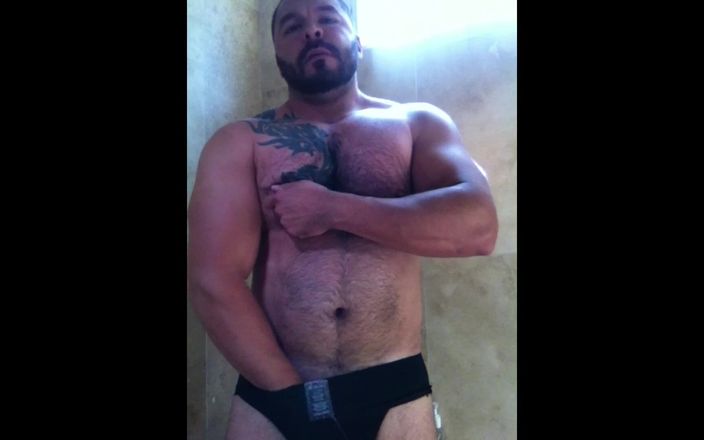 Muscleoso: Ric Ram Wanks off in the Shower with a Toy