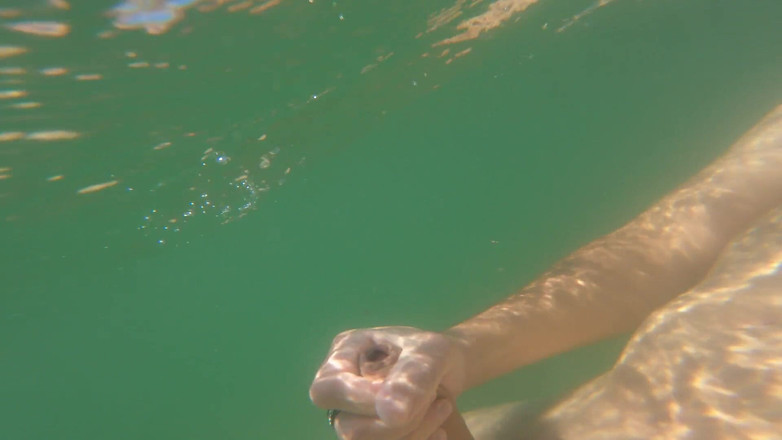 Cool Body: Aku muncrat hanya untuk kenikmatan merasa bebas, telanjang di pantai...