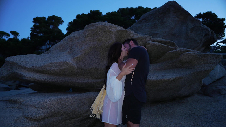 Mary Rock: Mary Rock gaf zich bij zonsopgang aan een knappe man