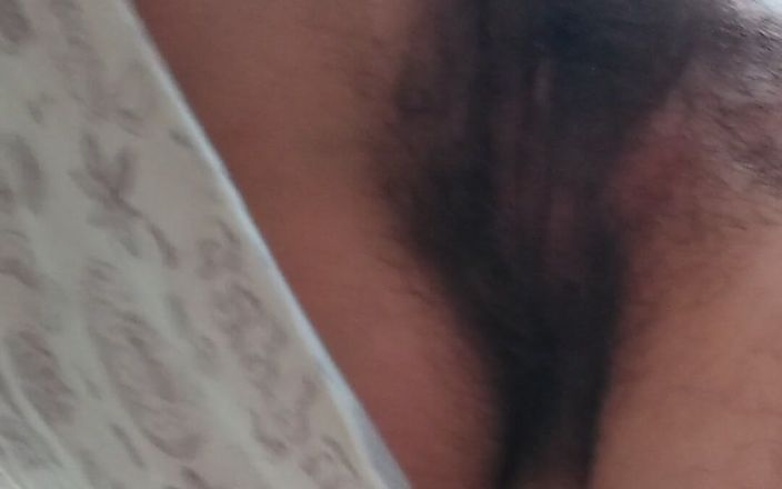 BW_Dolphin: 털이 무성한 보지를 얼굴에 스니핑! 벌거벗은 아침 스트레칭.