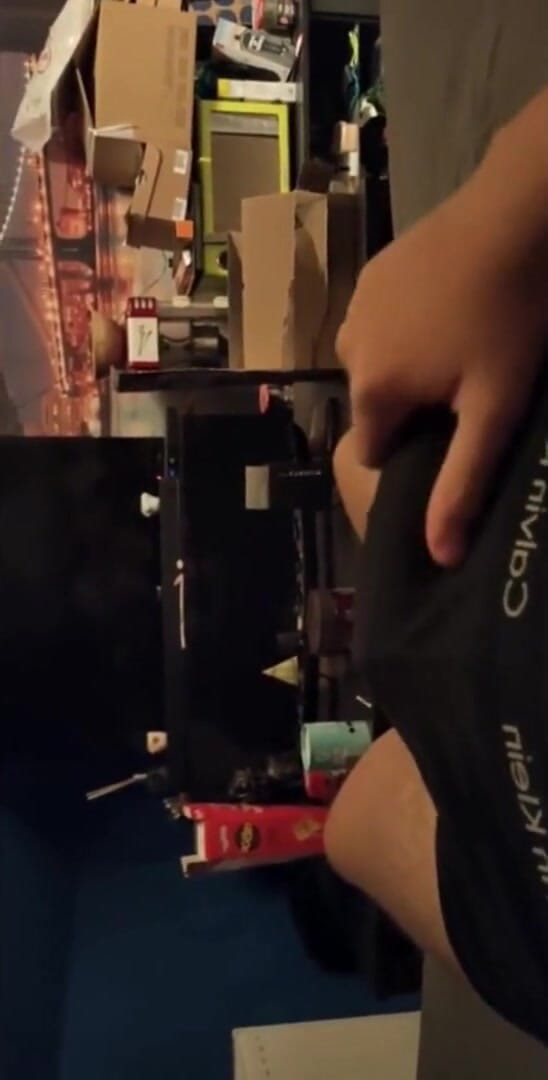 qaz11: Handjob on camera - 456