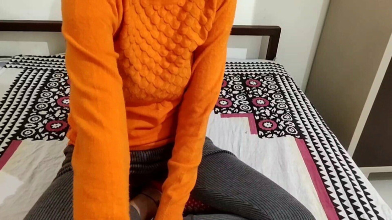 Saarabhabhi6: På xmas styvfar knullar hennes styvdotter indiska hindi ljud