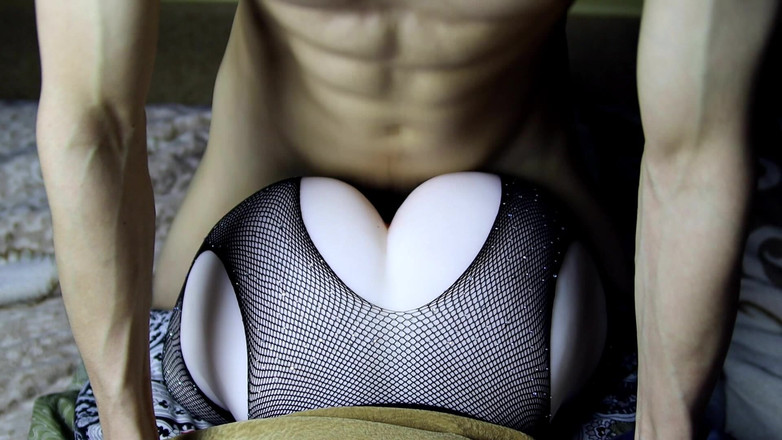 SEXY_GUYBEST: Și-a acoperit fundul uriaș rotund cu o fântână de spermă și...