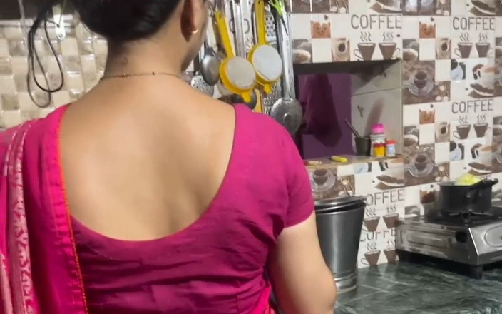 Rishi: Я трахаю моего отчима сводную сестру, когда никто не дома с большими сосками, большой задницей идеальное тело на кухне, секс хинди вирусные ММС