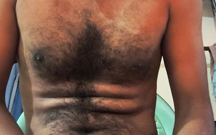 HornyHunk: Thủ dâm và ăn tinh của riêng tôi