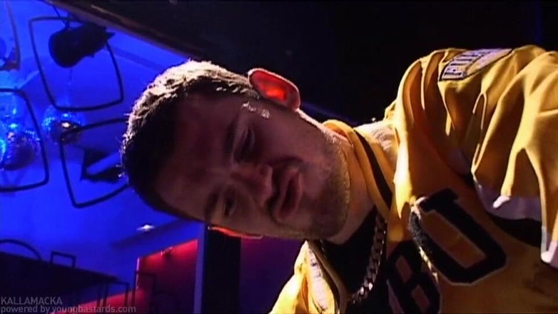 Young Bastards: Peto Coast, Basti Winkler को चोदती है - स्टेज पर लाइव