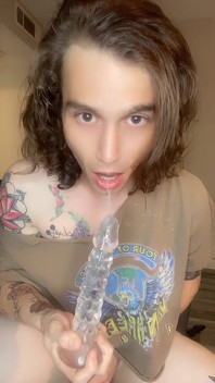 Auto-ejaculare facială!! Femboy Tessa se joacă cu curul și ejaculează pe propria față!
