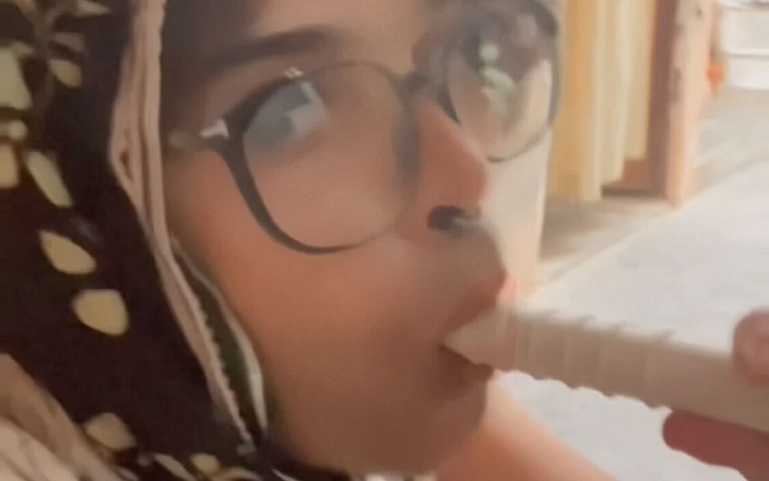 Apple00001: Tolong kongkek muka saya latihan deepthroat