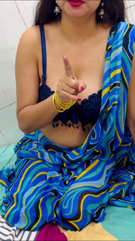 Saara madrasta dedilhando vídeo de esguicho e orgasmo e depois disso muito seduzindo enteado amigo com tesão em hindi claro