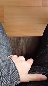 Riskantní lesbická masturbace v kanceláři