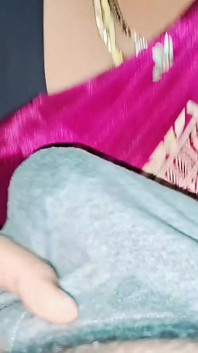 Tamilský pár Desi žena v sárí, sexy prsa a velký pennis kouření masírování