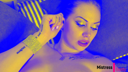 Goddess Misha Goldy: Sniffers everyday! Day 8 type your information! B-mail!