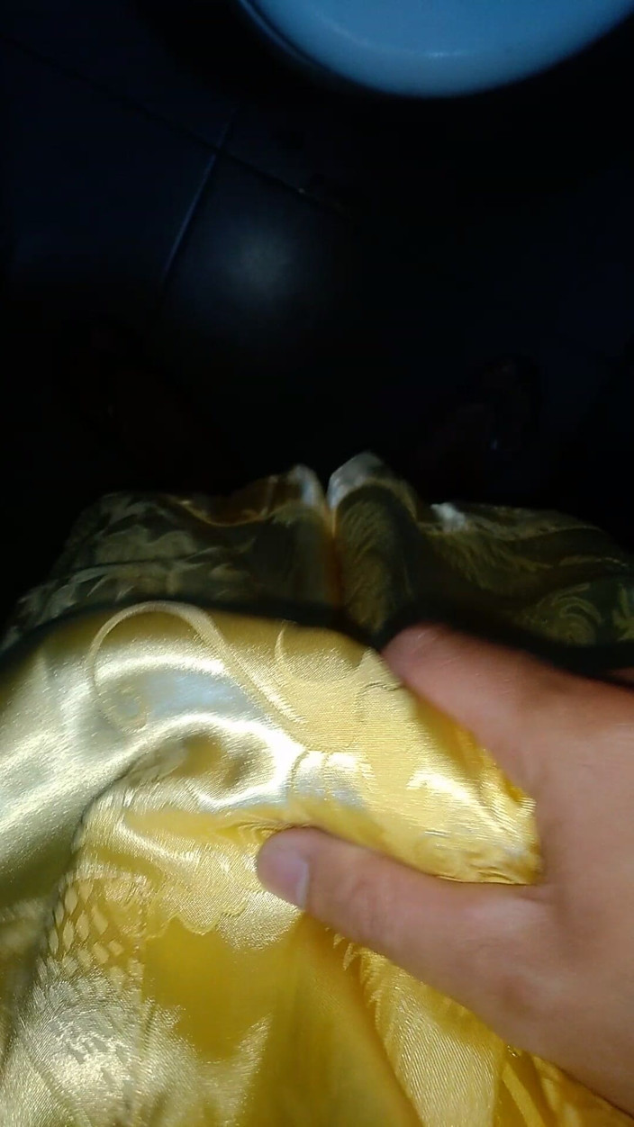 Naomisinka: Crossdresser - ejaculare în pijamale din satin
