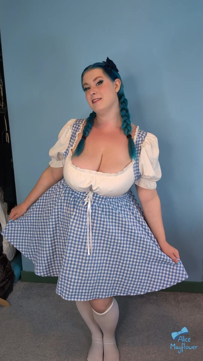 Alice_Mayflower_Scottish: 2025년 Tik tooks - 솔로 소녀