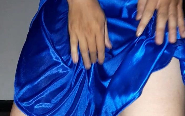 Naomisinka: Onani cum bär blå satin silke underkläder