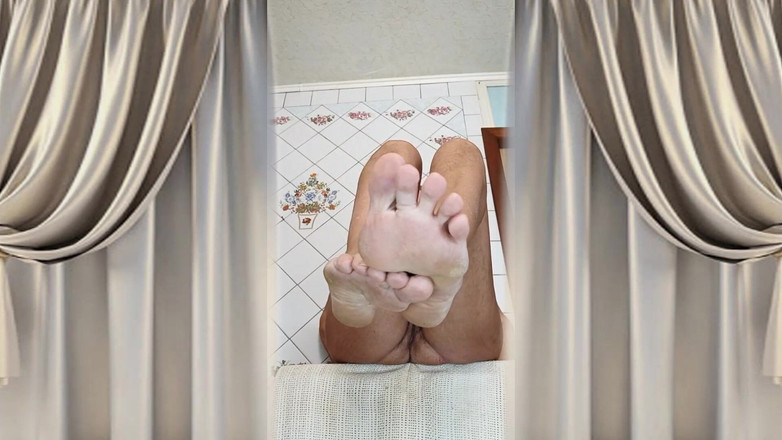 Lukerya: Gorąca kobiecy flirt w kuchni