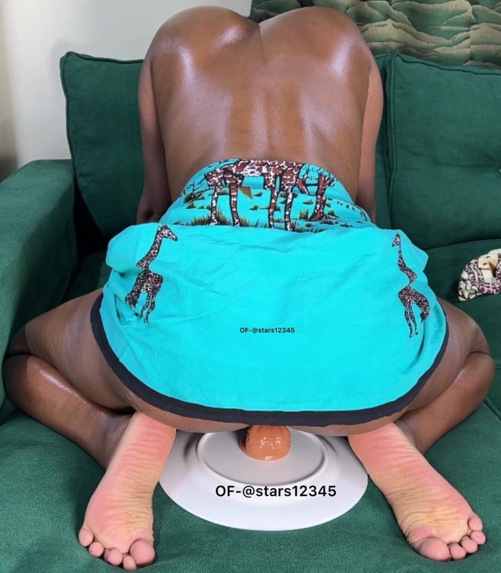 Its Nyota: Belleza africana montando consolador goteando dulzura mojada