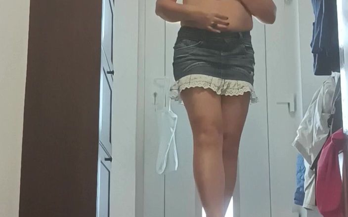 Asisa_oz: Yeni kot mini eteğimi gösterdim ve aniden postacı geldi ve...