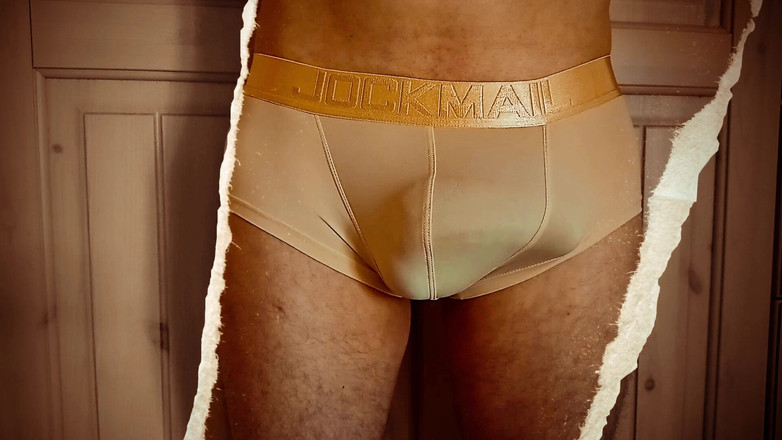 TheOldBigThing: Toucher interdit en public. Son outil est palpitant quand il...