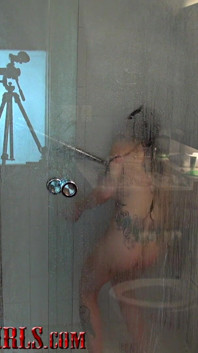 Preñada en una milf tatuada caliente