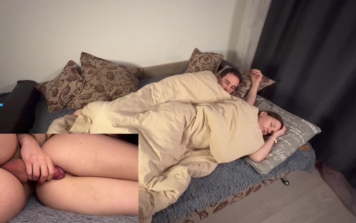 Russian Mommy: Madrastra y hijastro comparten cama, madrastra real folla ruso con...