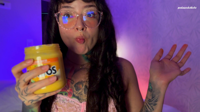 Pedazodchicle: Gantess vous laisse voir sa nourriture mâchée et ses bourdes