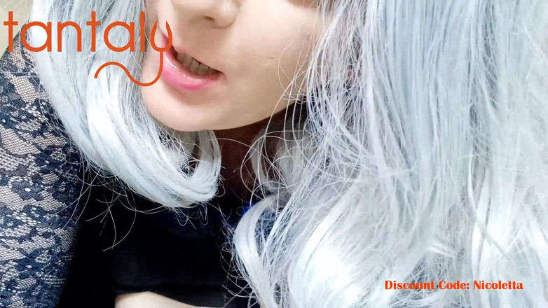 Nicoletta Embassi: Nicoletta o fute pe Păpușa Sarina Tantaly și are orgasme foarte...