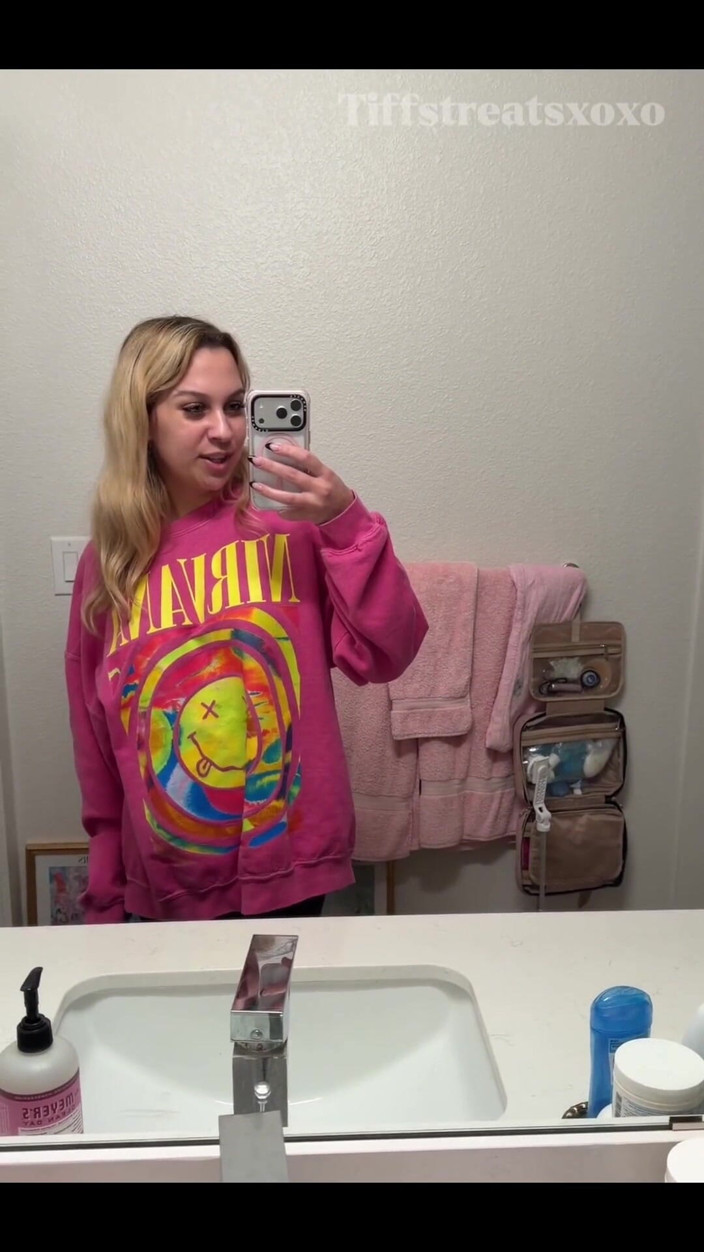 Tiffstreatsxoxo: Orinar en el baño de mi mejor amigo! ¡Listo para un...