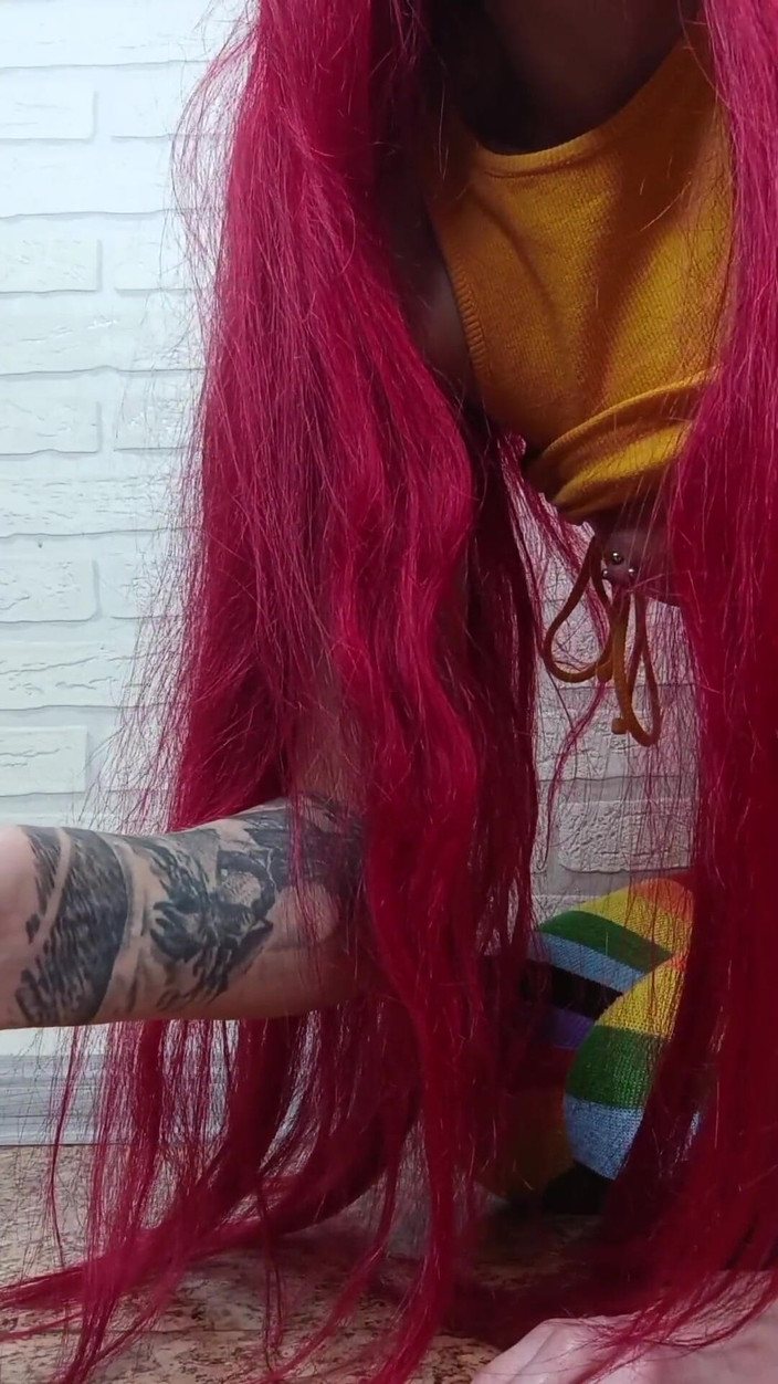 RedFox: Une chatte excitée squirte abondamment