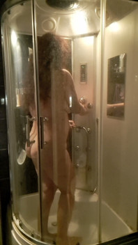 Hilf Mir Unter Der Dusche...
