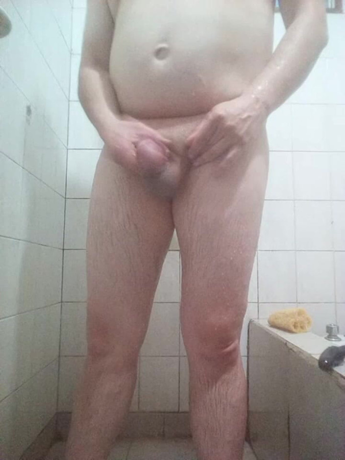 Volcan_reign1: Pișat, Dildo și Duș