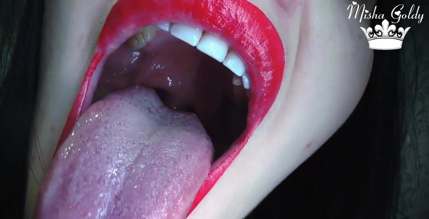 Goddess Misha Goldy: Jsi otrok krutých Obryní! Mmm vypadáš tak chutně! Chci tě...