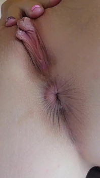 จะจูบและเล่นกับหีและรูตูดสวยๆ ของฉันไหม?