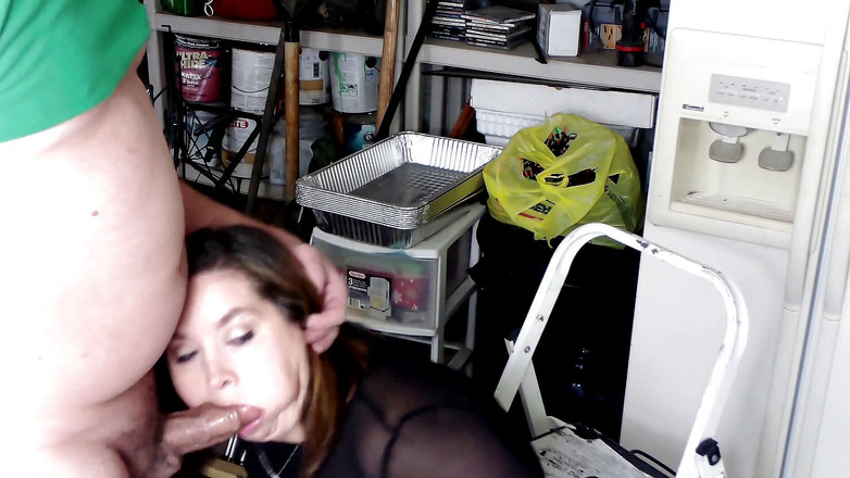 SexyNEBBW: 性感的胖美女脸在车库里被干