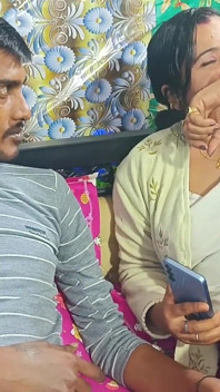 Indická žena Dirty Mona Bhabhi (těsná kundička) Šukání obrovským ptákem a Desi Pohltí Ji se svým velkým penisem..