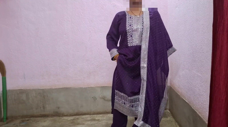 Sumaj: Une femme de ménage indienne sexy se fait baiser complètement