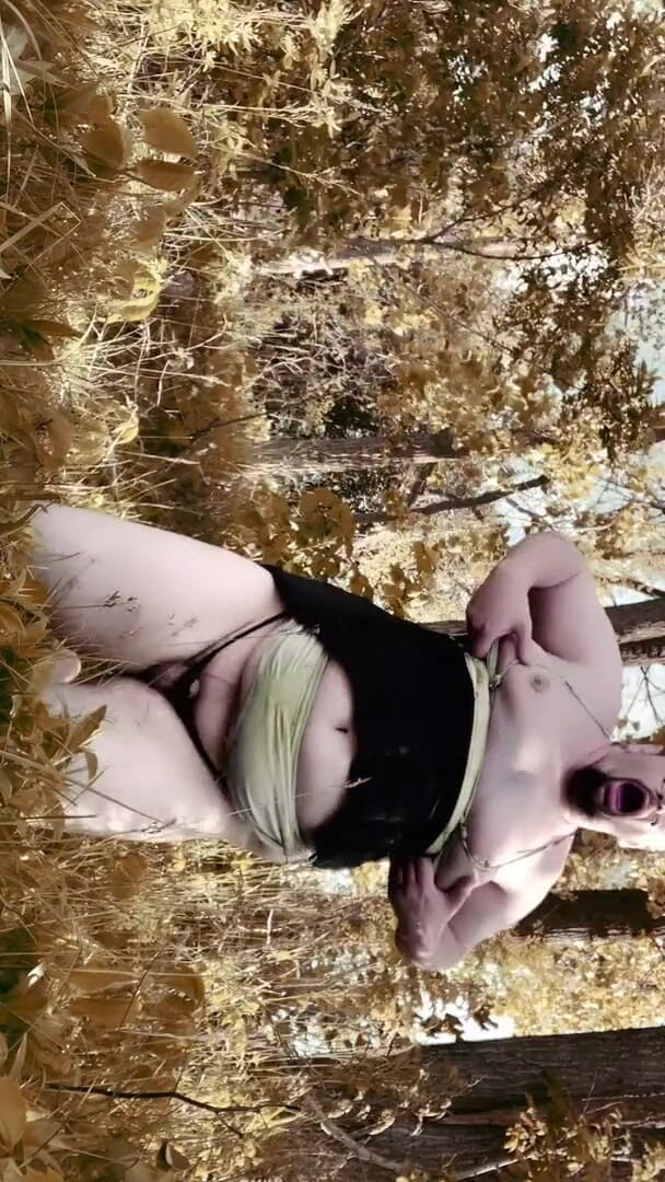 King Of Crossdress: Beach dangerous posing near people 4 u
