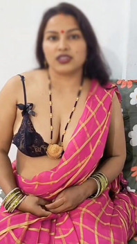 Hermosa chica india con orgasmo real y chorros en video hablando sucio en hindi