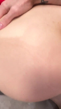 Gadis pengantar barang seksi ini mencuri makananku tanpa celana dalam! - Pamer toket besar dan nyepong kontol, ngentot memek sempit