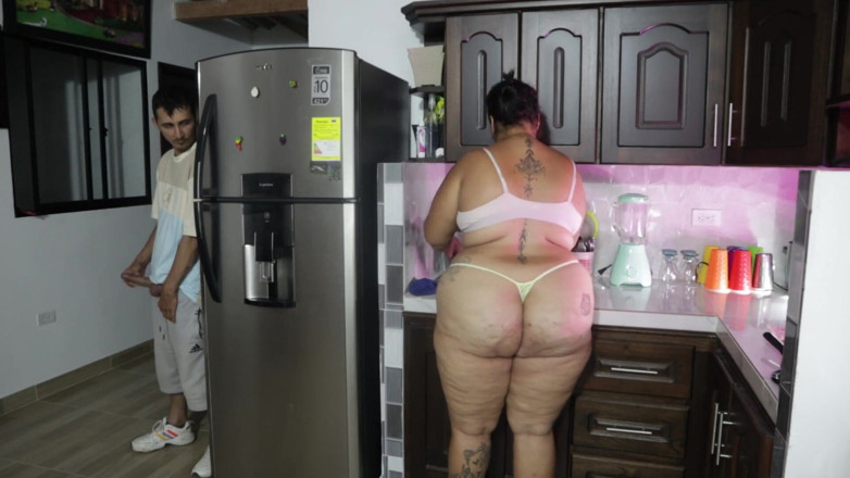 Lexly_16: My Boyfriend Shows Me His Huge Cock