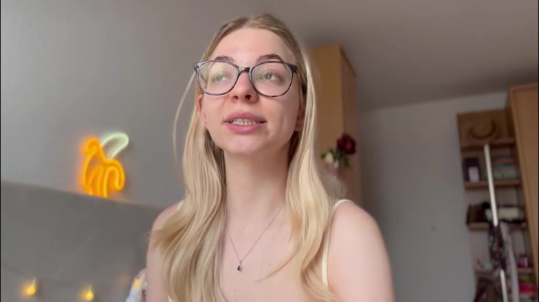 Goddess_Bella_Rae: 8 kadın kılıklı must-haves